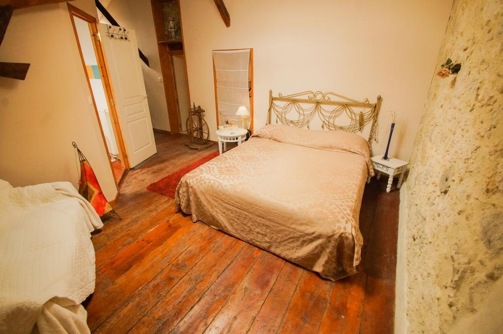 Chambres D'Hotes Domaine De La Rose Des Vents Castelnau-sur-lʼAuvignon Zimmer foto