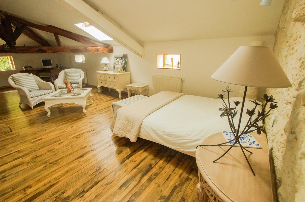 Chambres D'Hotes Domaine De La Rose Des Vents Castelnau-sur-lʼAuvignon Zimmer foto